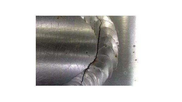 為什么不銹鋼焊管焊接時(shí)會(huì)開裂有裂紋,如何避免