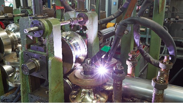 半導(dǎo)體軸徑管升級(jí)：無(wú)縫到不銹鋼焊管的轉(zhuǎn)變！