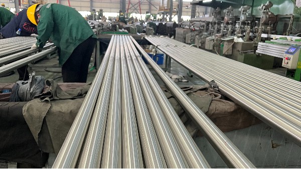 光伏推桿與污水處理設備不銹鋼用管的“環(huán)境耐力賽”